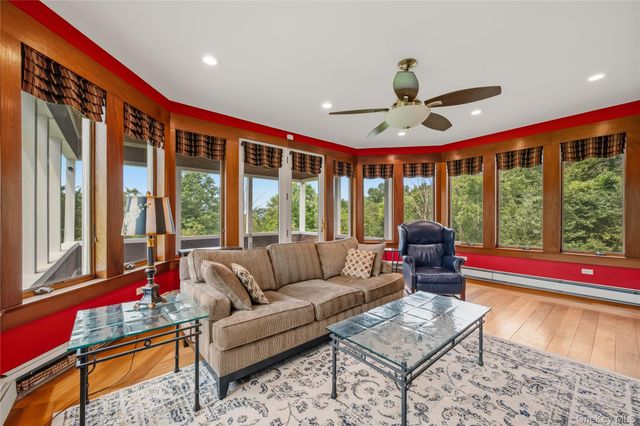 49 Helms Hill Road, Washingtonville, NY 10992