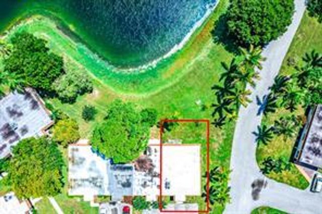 435 SW Natura Avenue A, Deerfield Beach, FL 33441