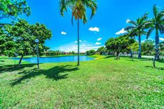 435 SW Natura Avenue A, Deerfield Beach, FL 33441