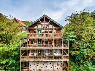 418 Hideaway Ridge Circle, Sevierville, TN 37862