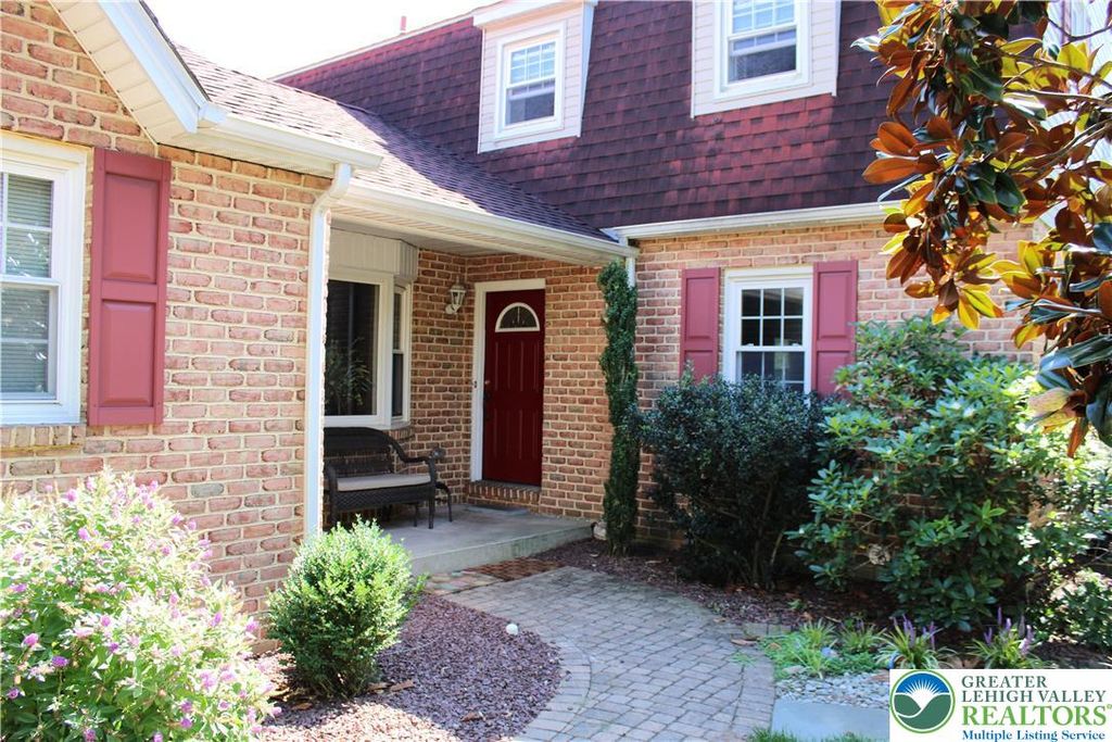 1385 Brookside Road, Lower Macungie Twp, PA 18106