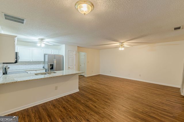 137 Venture Path, Hiram, GA 30141