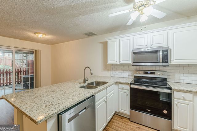 137 Venture Path, Hiram, GA 30141