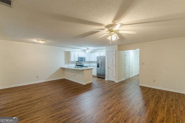 137 Venture Path, Hiram, GA 30141