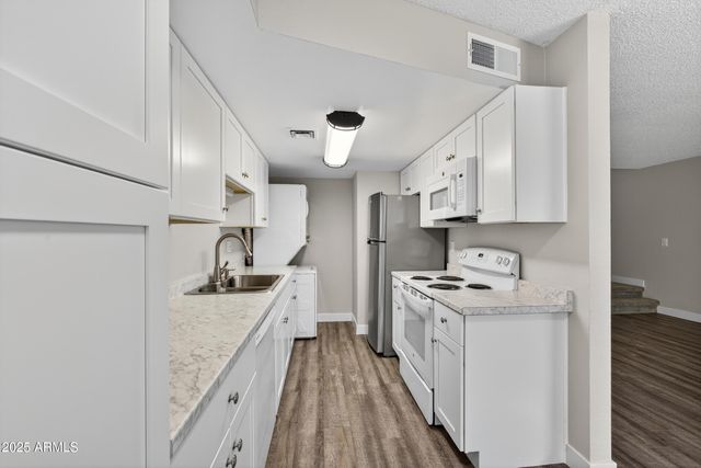 860 E BROWN Road 66, Mesa, AZ 85203