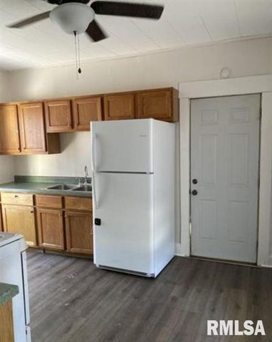 2001 S SPRING Street, Springfield, IL 62704