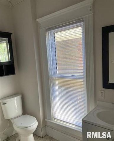 2001 S SPRING Street, Springfield, IL 62704