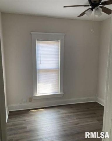 2001 S SPRING Street, Springfield, IL 62704