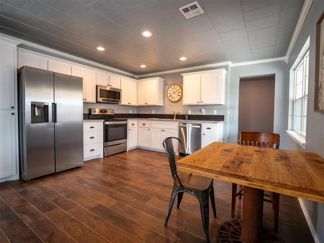 43502 Wolverine Road, Shawnee, OK 74804