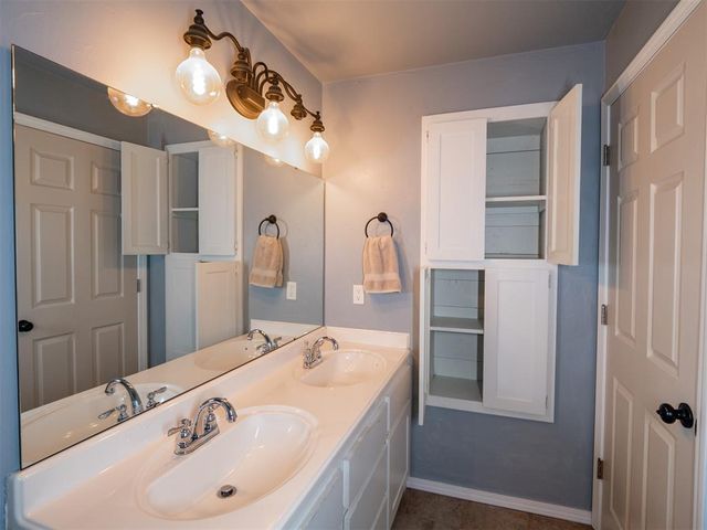 43502 Wolverine Road, Shawnee, OK 74804