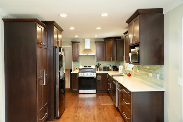 211 Sandalwood Drive, Naperville, IL 60540