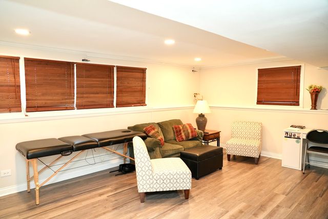 211 Sandalwood Drive, Naperville, IL 60540