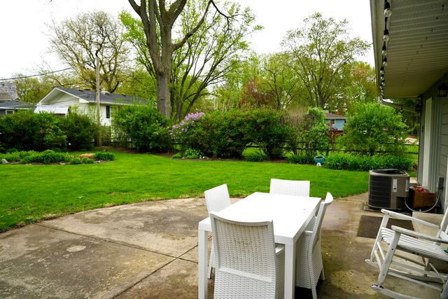 211 Sandalwood Drive, Naperville, IL 60540