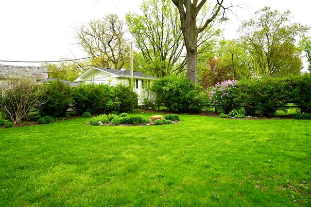 211 Sandalwood Drive, Naperville, IL 60540