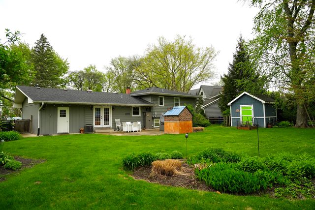 211 Sandalwood Drive, Naperville, IL 60540