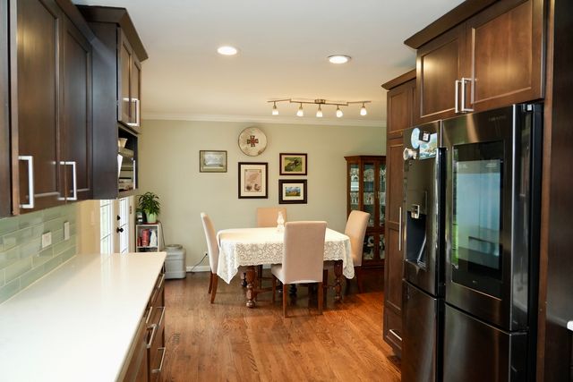 211 Sandalwood Drive, Naperville, IL 60540