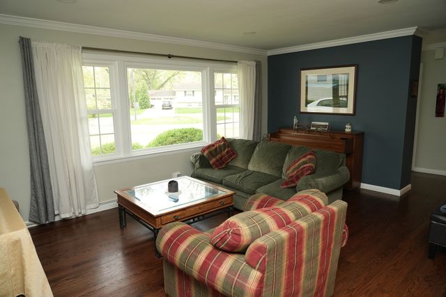 211 Sandalwood Drive, Naperville, IL 60540