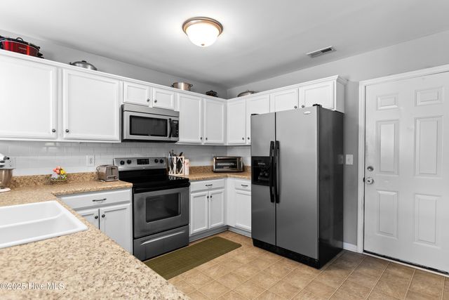 105 Kodiak Court, Jacksonville, NC 28540