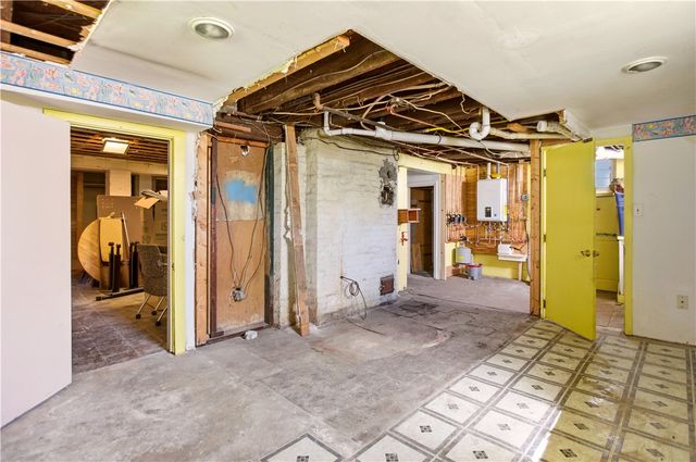 18 Harding Avenue, Cranston, RI 02905