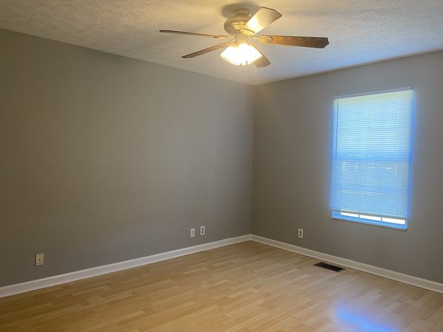 3431 Sandpiper Dr, Clarksville, TN 37042