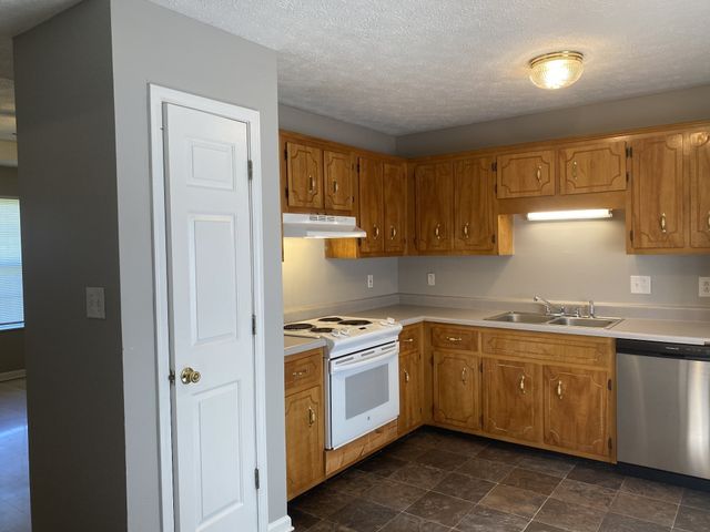 3431 Sandpiper Dr, Clarksville, TN 37042