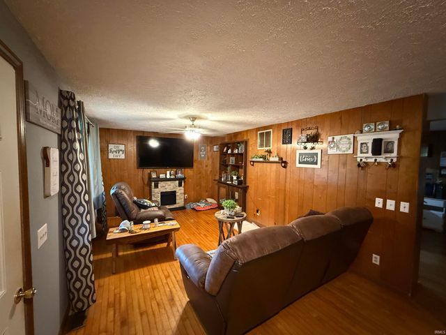 4187 S Co. rd 300 E., Winslow, IN 47598