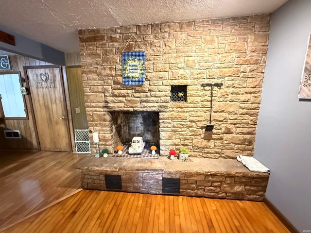 4187 S Co. rd 300 E., Winslow, IN 47598