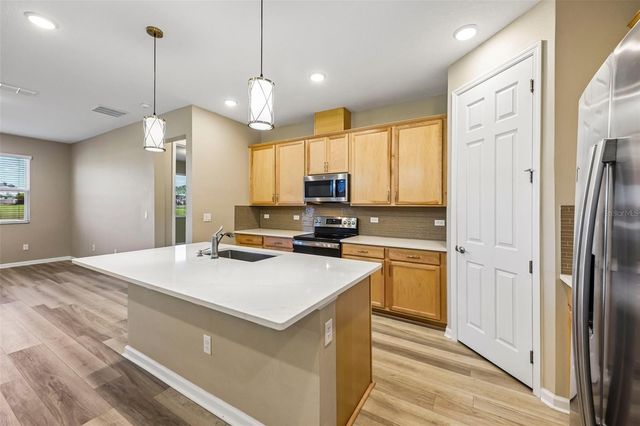 31719 BROADWATER AVENUE, Leesburg, FL 34748