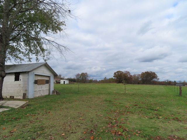 1263 Union Camp Rd, Lafayette, TN 37083
