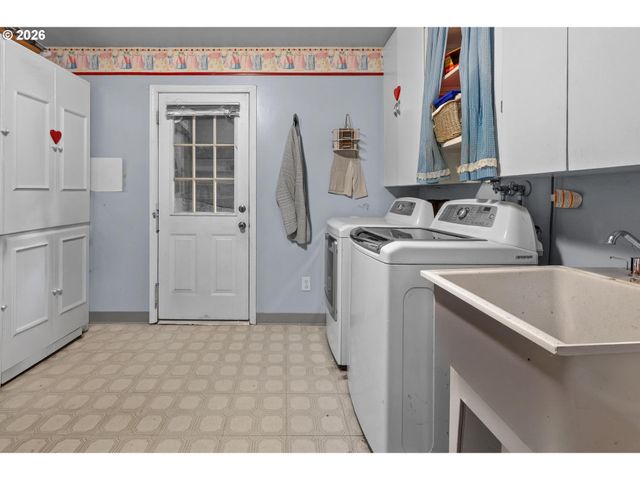 60094 ROBINETTE Rd, St Helens, OR 97051