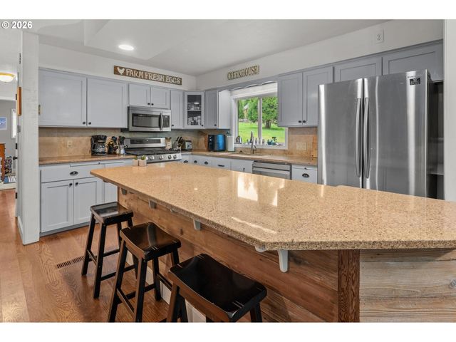 60094 ROBINETTE Rd, St Helens, OR 97051