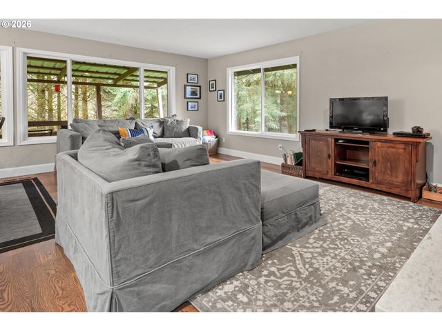 60094 ROBINETTE Rd, St Helens, OR 97051