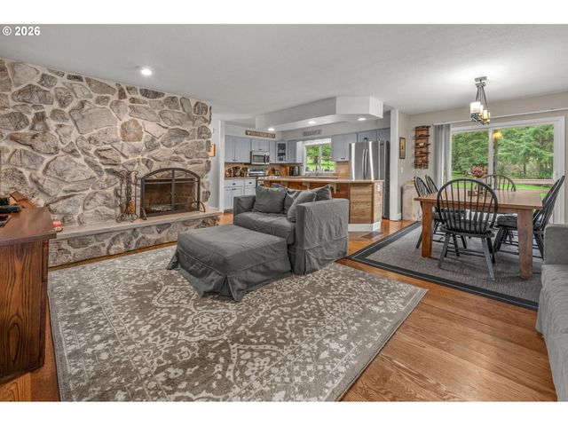 60094 ROBINETTE Rd, St Helens, OR 97051