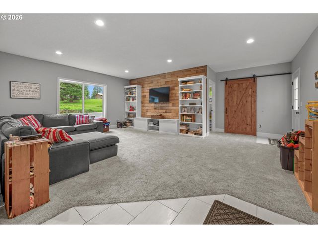 60094 ROBINETTE Rd, St Helens, OR 97051
