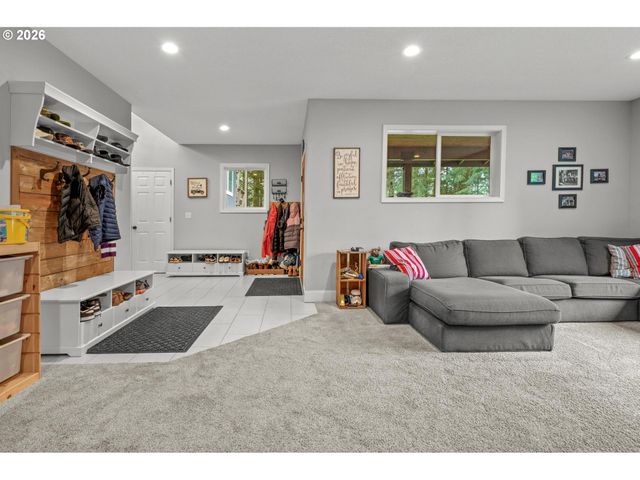 60094 ROBINETTE Rd, St Helens, OR 97051