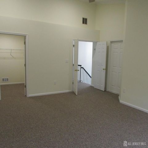 29 Tall Oaks Court, Parlin, NJ 08859