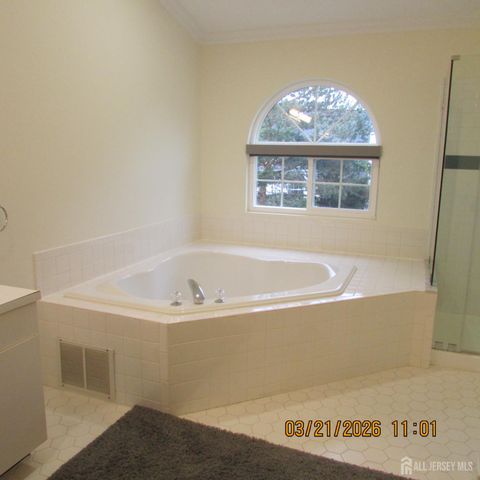 29 Tall Oaks Court, Parlin, NJ 08859