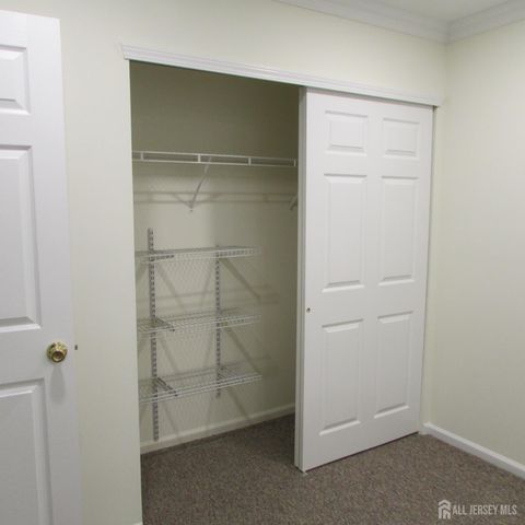 29 Tall Oaks Court, Parlin, NJ 08859