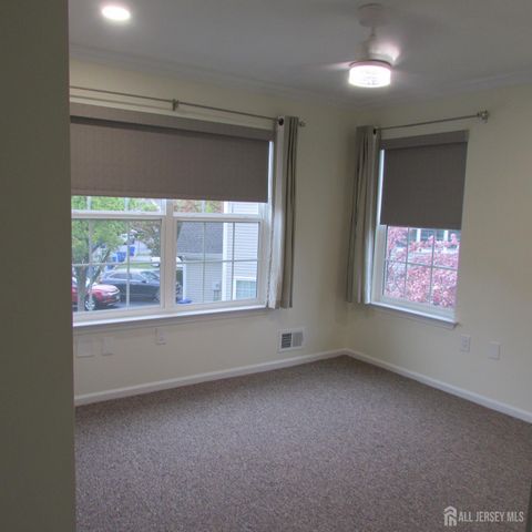 29 Tall Oaks Court, Parlin, NJ 08859