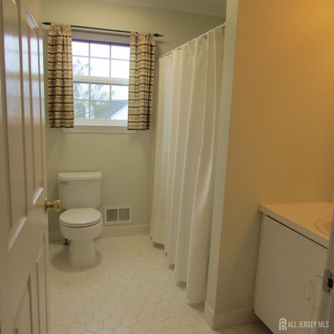 29 Tall Oaks Court, Parlin, NJ 08859