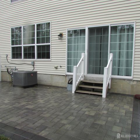 29 Tall Oaks Court, Parlin, NJ 08859