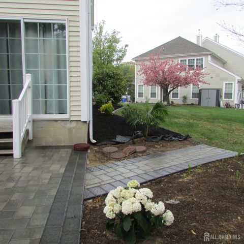 29 Tall Oaks Court, Parlin, NJ 08859