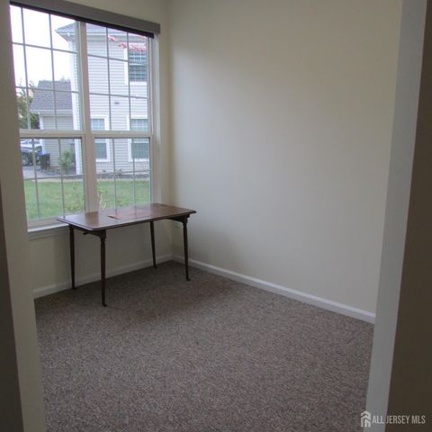 29 Tall Oaks Court, Parlin, NJ 08859
