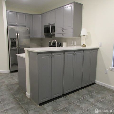 29 Tall Oaks Court, Parlin, NJ 08859