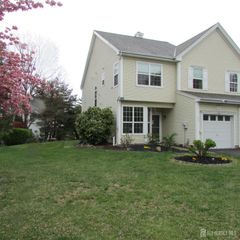 29 Tall Oaks Court, Parlin, NJ 08859