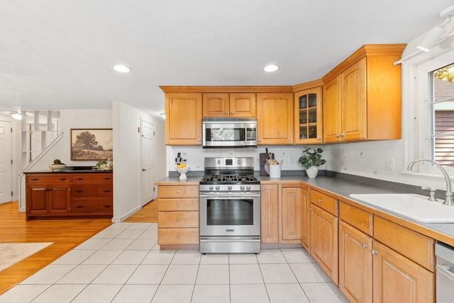 33 Birch Hill Rd, Ashland, MA 01721