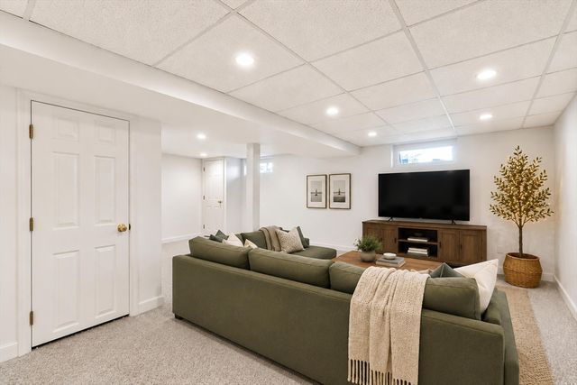 33 Birch Hill Rd, Ashland, MA 01721