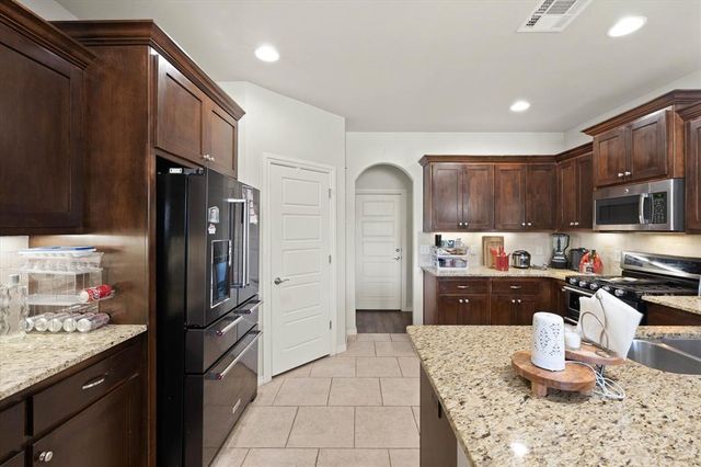 108 Oakridge Drive, Choctaw, OK 73020