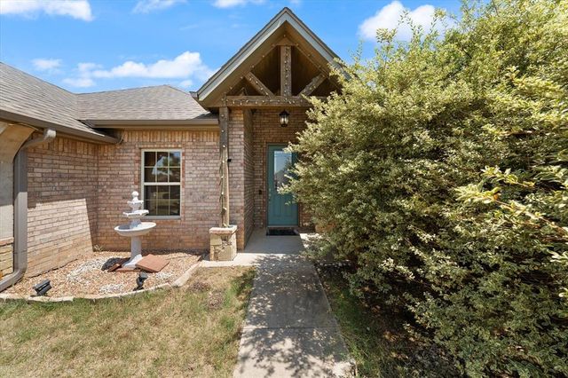 108 Oakridge Drive, Choctaw, OK 73020