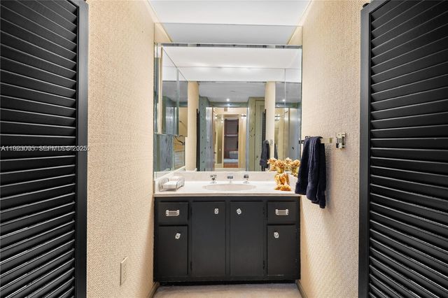 11111 Biscayne Blvd 227, Miami, FL 33181